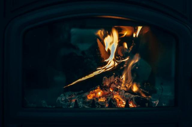 Entretien du poêle à bois : les gestes essentiels saison par saison